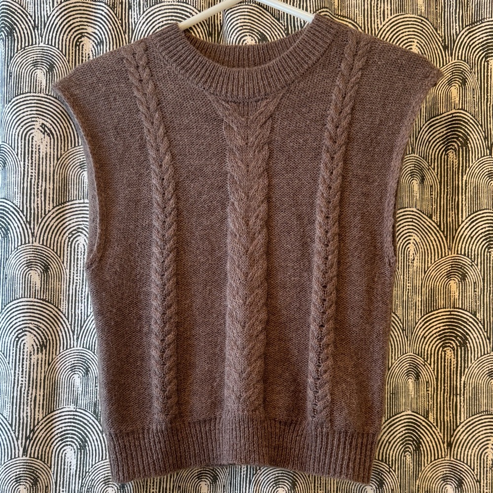 Cable Knit Sleeveless Sweater - Brown